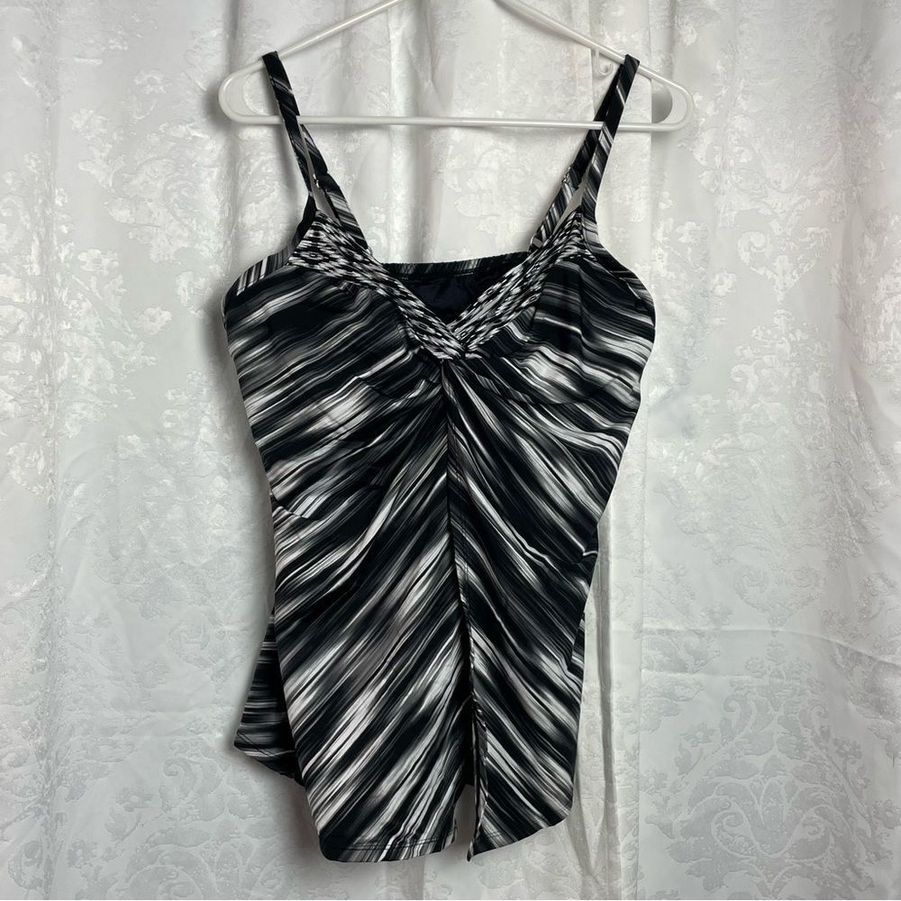 Miraclesuit
Love Knot Tankini Top‎